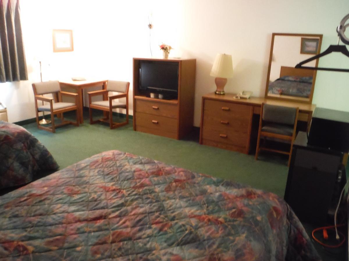 Caravan Motel Cannon Falls Екстериор снимка